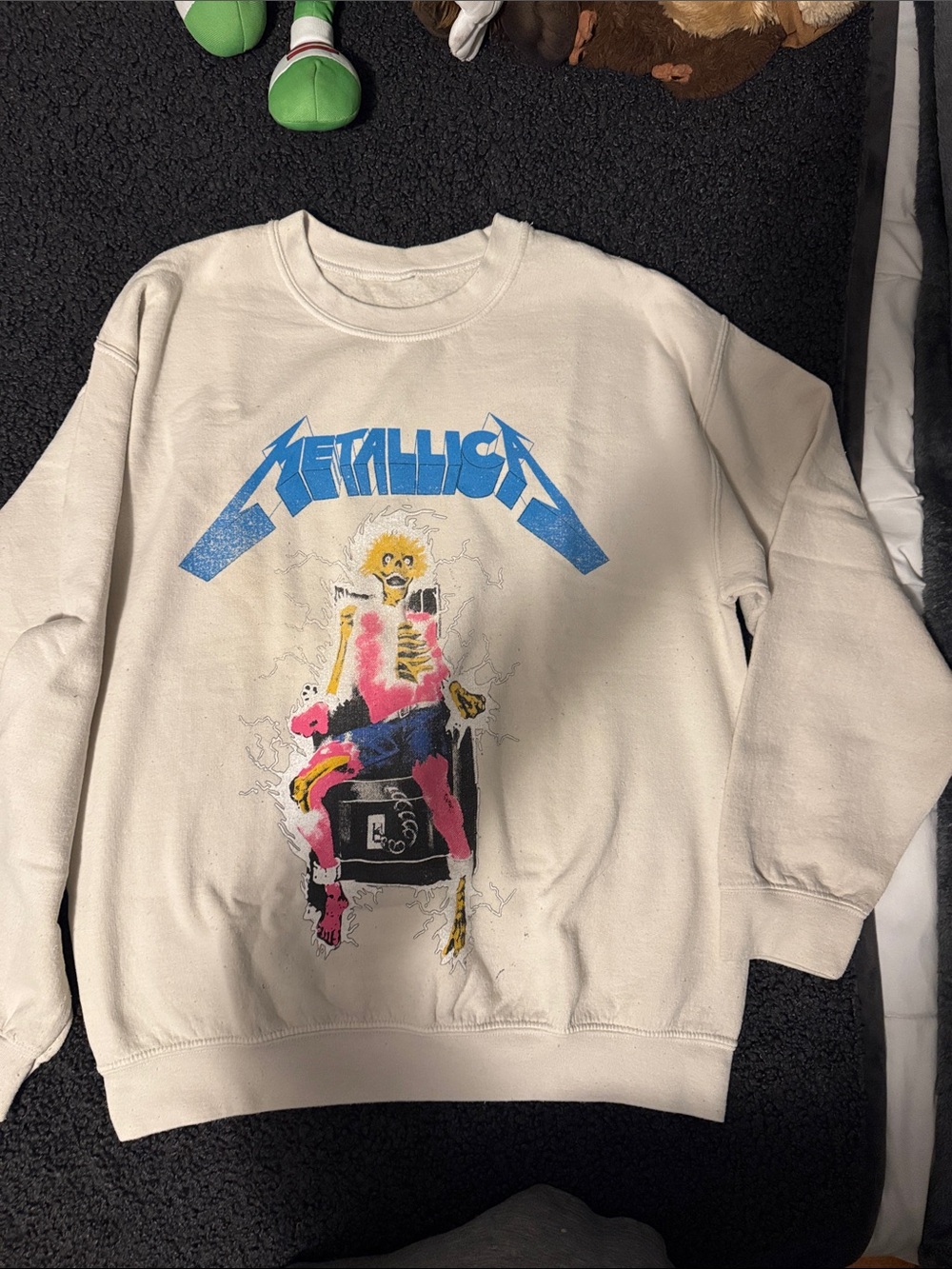 Graphic Crewneck Metálica Sweatshirt - Cream with Blue & Pink Print